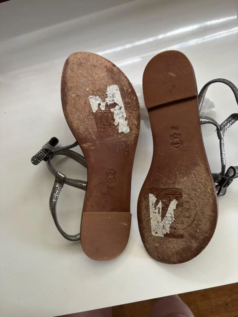 Tory Burch Bryn Pave Bow Flat Thong Sandals.